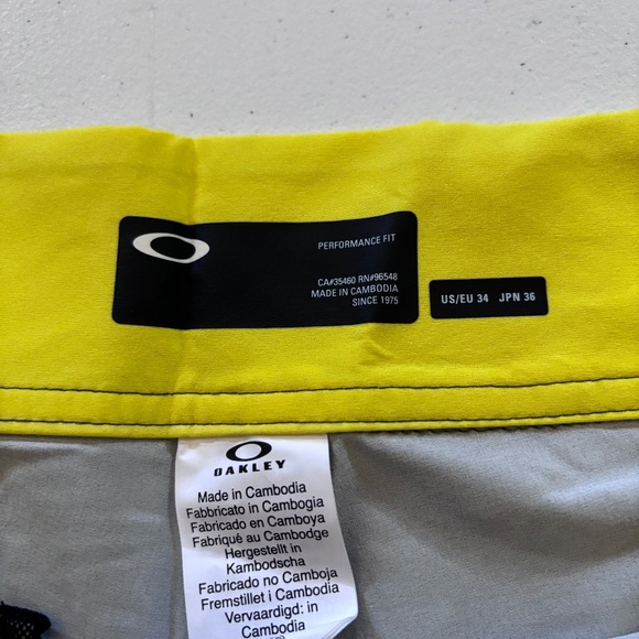 New mens Oakley board shorts various sizes - Picture 3 of 4